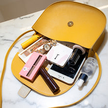 Muatkan imej ke dalam penonton Galeri, 【DPS1688】305-现货2020夏季新款欧美风范PU女包纯色马鞍包车缝线斜挎单肩小包包
