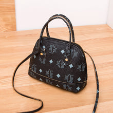 Muat gambar ke penampil Galeri, 【DPS1688】480-女包2020新季新款迷你手提印花斜挎贝壳包时尚潮流手机包热销小包
