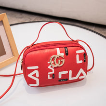 Muatkan imej ke dalam penonton Galeri, 【DPS1688】486-女包包2020年新款字母撞色手提小方包时尚百搭手机包赠品礼品小包
