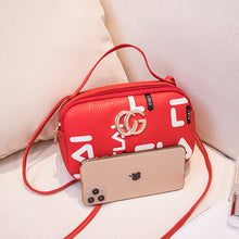 Muatkan imej ke dalam penonton Galeri, 【DPS1688】486-女包包2020年新款字母撞色手提小方包时尚百搭手机包赠品礼品小包
