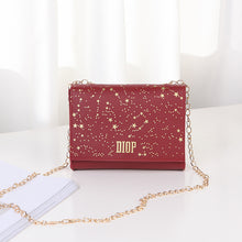 โหลดรูปภาพลงในเครื่องมือใช้ดูของ Gallery 【DPS1688】497-女包2020新款DIOP星星印花链条斜挎小方包时尚休闲手机包多多现货
