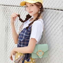 Muat gambar ke penampil Galeri, 【DPS1688】494-女式包包2020新款圆锁挂饰链条小方包时尚休闲斜挎手机包热销现货
