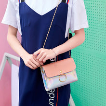 Muat gambar ke penampil Galeri, 【DPS1688】496-女包2020新款铁圈镭射撞色小方包时尚休闲斜挎手机包多多供现货潮
