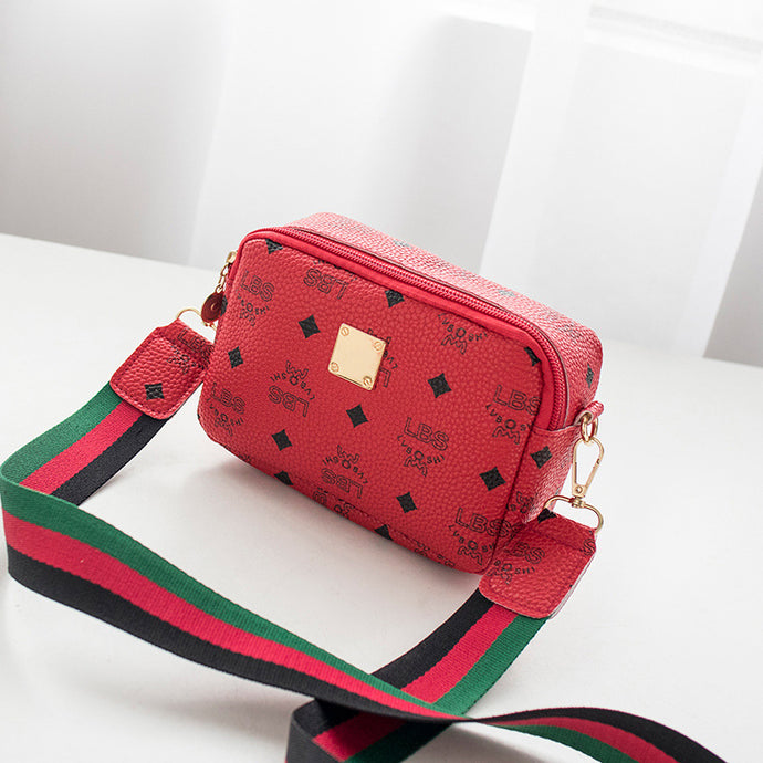 【DPS1688】522-女包2020新款彩带英文印字斜挎小方包时尚休闲手机包赠品礼品小包