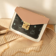 Muatkan imej ke dalam penonton Galeri, 【DPS1688】529-女式包包2020新款英文印字撞色锁扣链条小方包时尚休闲手机包现货
