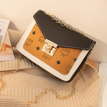 Muatkan imej ke dalam penonton Galeri, 【DPS1688】529-女式包包2020新款英文印字撞色锁扣链条小方包时尚休闲手机包现货
