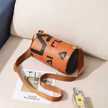 Muat gambar ke penampil Galeri, 【DPS1688】540-女士小包包2020新款英文印花圆筒包笔筒包时尚百搭手机包赠品礼品
