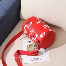 Muat gambar ke penampil Galeri, 【DPS1688】540-女士小包包2020新款英文印花圆筒包笔筒包时尚百搭手机包赠品礼品
