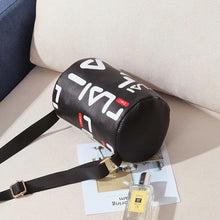 Muat gambar ke penampil Galeri, 【DPS1688】540-女士小包包2020新款英文印花圆筒包笔筒包时尚百搭手机包赠品礼品
