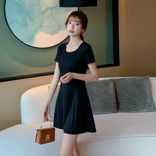 โหลดรูปภาพลงในเครื่องมือใช้ดูของ Gallery 【DPS1688】L1396RX-短袖黑色圆领连衣裙收腰显瘦气质女2020新款小个子裙子轻熟风夏季
