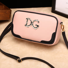 Muat gambar ke penampil Galeri, 【DPS1688】558-女包2020新款字母撞色斜挎小方包时尚休闲相机包多多现货潮小包包
