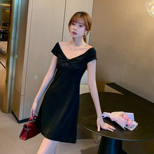 Muat gambar ke penampil Galeri, 【DPS1688】L1398RX-性感连衣裙女夏2020新款气质一字肩短裙气质短袖裙子轻熟风小个子
