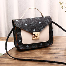 Muat gambar ke penampil Galeri, 【DPS1688】562-女式小方包2020新款英文印花撞色锁扣单肩包时尚百搭手机包小包包
