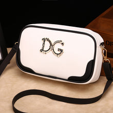 Muat gambar ke penampil Galeri, 【DPS1688】558-女包2020新款字母撞色斜挎小方包时尚休闲相机包多多现货潮小包包
