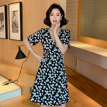 โหลดรูปภาพลงในเครื่องมือใช้ดูของ Gallery 【DPS1688】L1480RX-网红小雏菊连衣裙女夏2020新款时尚名媛气质碎花裙收腰显瘦短裙潮
