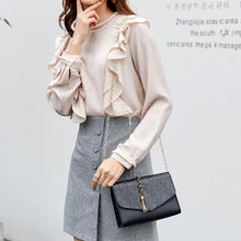 Muat gambar ke penampil Galeri, 【DPS1688】578-女式包包2020新款金属流苏链条小方包时尚休闲手机包现货直销小包
