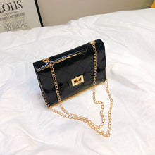 โหลดรูปภาพลงในเครื่องมือใช้ดูของ Gallery 【DPS1688】572-女包2020新款纯色透明果冻锁扣链条小方包时尚休闲迷你手机包小包
