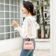 Muat gambar ke penampil Galeri, 【DPS1688】582-女包2020新款鳄鱼皮锁扣凯莉包小方包时尚韩休闲手机包小包包现货
