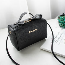 Muatkan imej ke dalam penonton Galeri, 【DPS1688】611-女包2020新款荔枝纹商标双拉链手提斜挎小方包时尚休闲手机包小包
