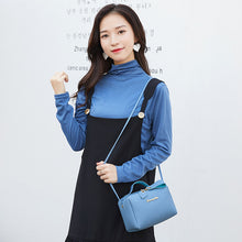 Muatkan imej ke dalam penonton Galeri, 【DPS1688】611-女包2020新款荔枝纹商标双拉链手提斜挎小方包时尚休闲手机包小包
