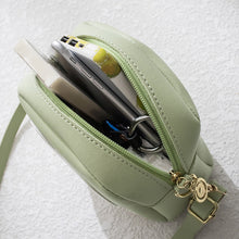 Muat gambar ke penampil Galeri, 【DPS1688】622-女包2020新款纳帕纹桃心撞色单肩小方包时尚休闲手机包零钱包现货
