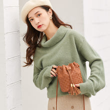 Muat gambar ke penampil Galeri, 【DPS1688】623-女包2020新款双流苏压纹单肩水桶包时尚休闲手机包赠品礼品小包包
