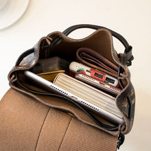 Muat gambar ke penampil Galeri, 【DPS1688】628-女包2020新款印花搭扣抽带小背包时尚休闲手机包赠品礼品双肩包潮
