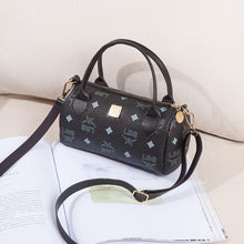 Muat gambar ke penampil Galeri, 【DPS1688】639-女包2020新款手提印花单肩枕头包时尚休闲手机包小包包赠品礼品包
