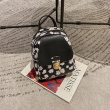 โหลดรูปภาพลงในเครื่องมือใช้ดูของ Gallery 【DPS1688】643-女包2020新款小皱菊印花锁扣小背包时尚休闲手机包赠品礼品小包包
