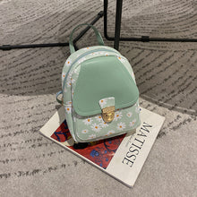 โหลดรูปภาพลงในเครื่องมือใช้ดูของ Gallery 【DPS1688】643-女包2020新款小皱菊印花锁扣小背包时尚休闲手机包赠品礼品小包包
